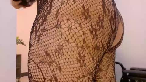 Snapshot of niky_smit chatting on February 24, 11:32 am  NIKY SMIT  online show from February 24, 11:32 am