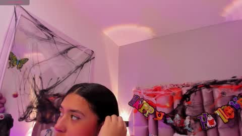 Niky Brooks online show from October 26, 12:00 pm