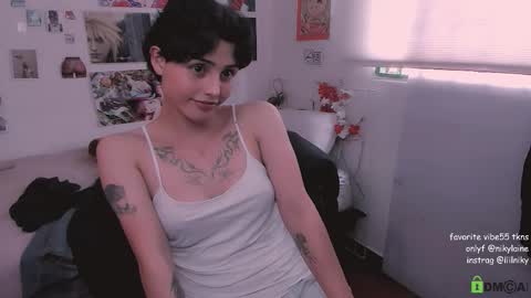 Snapshot of nikylaine chatting on November 24, 7:46 pm Nikylaine online show from November 24, 7:46 pm