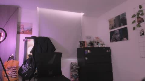 Snapshot of nikylaine chatting on March 15, 3:51 pm Nikylaine online show from March 15, 3:51 pm