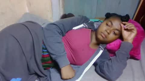 nilah online show from May 19, 2:07 am