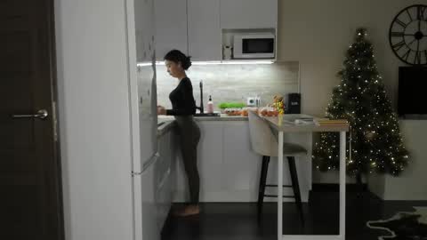 Bella online show from December 13, 9:20 pm