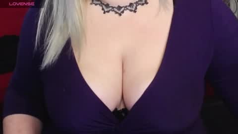 Blonde Nimpho online show from November 10, 8:35 am