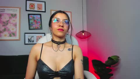 Snapshot of nina__dixon chatting on February 15, 10:10 pm Nina online show from February 15, 10:10 pm