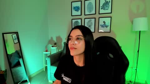 Snapshot of nina__dixon chatting on September 18, 10:12 pm Nina online show from September 18, 10:12 pm