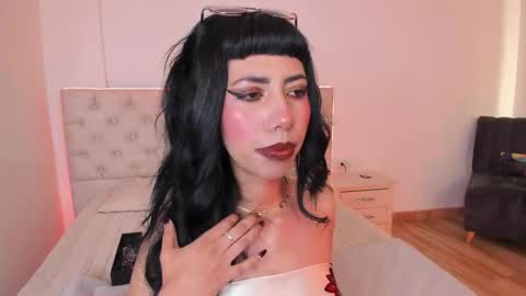 Nina Fox  online show from April 24, 2:30 pm