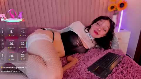 Snapshot of nina_ford_ chatting on December 5, 3:59 am nina_ford_ online show from December 5, 3:59 am