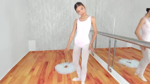 Snapshot of nina_ponse chatting on February 21, 8:38 pm Natalia FOLLOW ME ---- nathy po online show from February 21, 8:38 pm