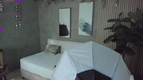 NINA online show from December 9, 1:02 pm