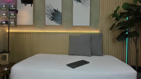 NINA online show from November 16, 12:00 pm