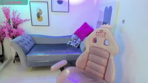 Nina  online show from February 18, 3:35 am