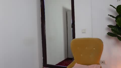 NinaCrystal online show from November 4, 10:25 am