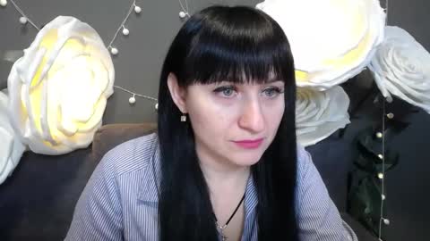 ninaflawlees online show from November 19, 12:49 pm