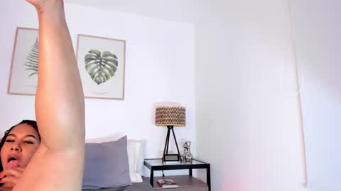 Snapshot of ninag0ld chatting on December 19, 6:45 am Nina Sara online show from December 19, 6:45 am