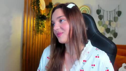 NinaLior online show from October 25, 5:15 am