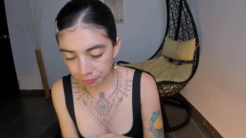 ninamonroee online show from February 13, 11:15 pm