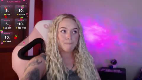 Snapshot of ninaxxstorm chatting on March 1, 10:42 pm Nina online show from March 1, 10:42 pm