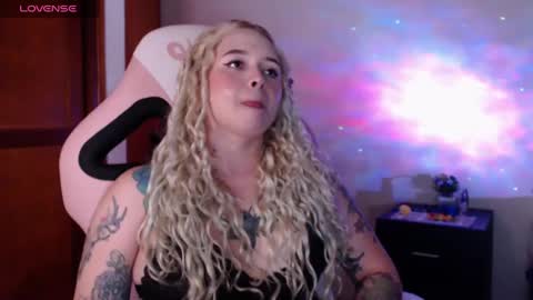 Snapshot of ninaxxstorm chatting on March 5, 3:51 am Nina online show from March 5, 3:51 am