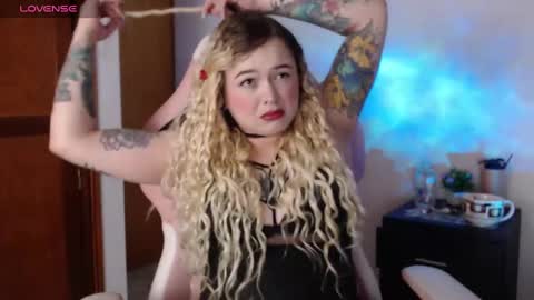 Snapshot of ninaxxstorm chatting on October 1, 6:08 am Nina online show from October 1, 6:08 am