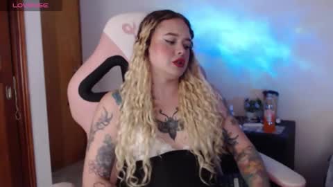 Snapshot of ninaxxstorm chatting on October 6, 6:44 am Nina online show from October 6, 6:44 am