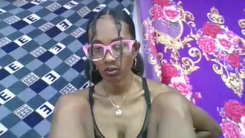 ninie246746 online show from April 19, 8:02 am