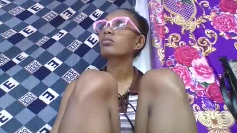 ninie246746 online show from April 23, 6:14 am