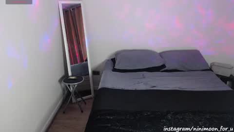 Ninimoon online show from December 23, 5:49 am