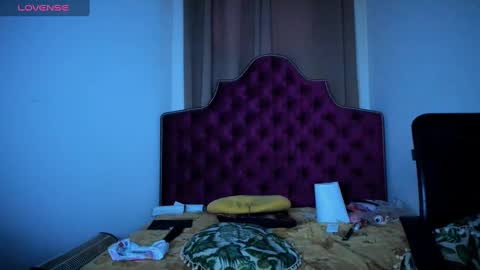 nina dee online show from December 9, 7:50 am