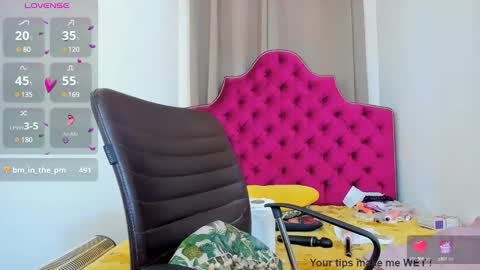 nina dee online show from December 17, 7:50 am