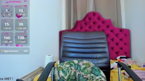 nina dee online show from December 20, 8:17 am