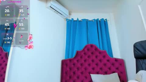 Snapshot of ninna_dee chatting on November 3, 4:47 am nina dee online show from November 3, 4:47 am