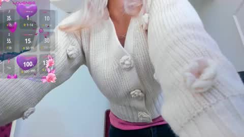 Snapshot of ninna_dee chatting on November 18, 4:28 am nina dee online show from November 18, 4:28 am