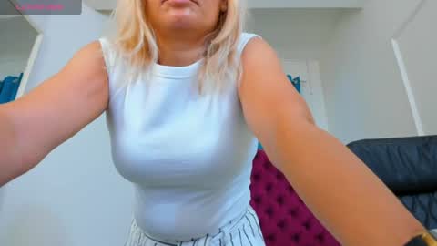 Snapshot of ninna_dee chatting on July 1, 4:14 am nina dee online show from July 1, 4:14 am