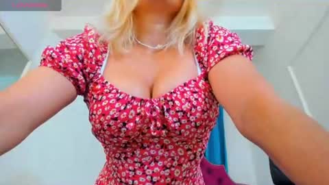 Snapshot of ninna_dee chatting on July 6, 4:53 am nina dee online show from July 6, 4:53 am