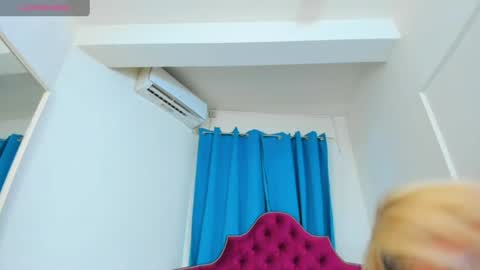 Snapshot of ninna_dee chatting on July 9, 3:43 am nina dee online show from July 9, 3:43 am