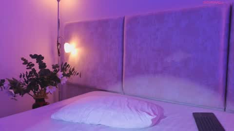 nioki_ online show from April 16, 3:18 am