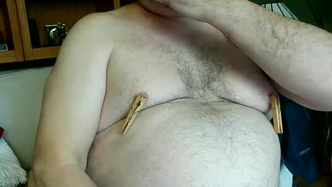 Snapshot of nip_fun_bear chatting on November 15, 7:10 pm Nip Fun Bear online show from November 15, 7:10 pm