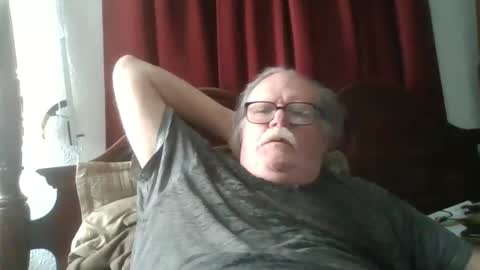 Snapshot of nipplechaser chatting on December 9, 3:50 am nipplechaser online show from December 9, 3:50 am