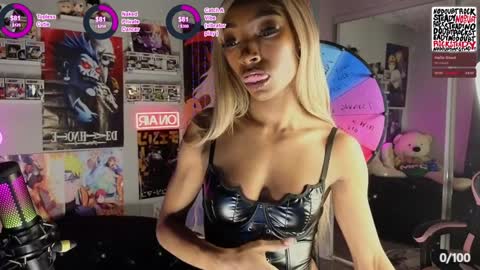 Snapshot of niviawolfe chatting on December 9, 3:50 am NIVIA WOLFE online show from December 9, 3:50 am