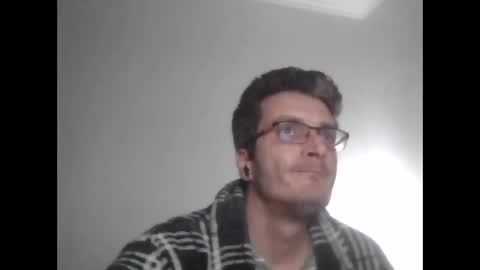 Snapshot of nmcandeias chatting on December 17, 11:05 pm Nuno online show from December 17, 11:05 pm