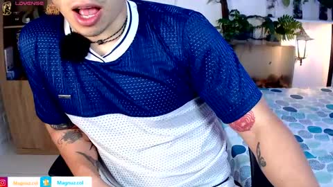 Snapshot of no_face_69 chatting on June 7, 9:40 pm x online show from June 7, 9:40 pm