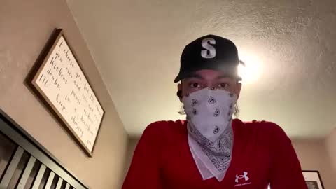 Snapshot of no_face_no_case01 chatting on December 13, 10:37 pm no_face_no_case01 online show from December 13, 10:37 pm