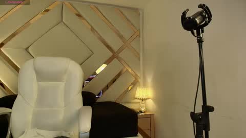   online show from March 30, 11:33 am