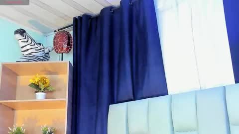 Snapshot of noah25_ chatting on October 27, 3:21 am Noah online show from October 27, 3:21 am