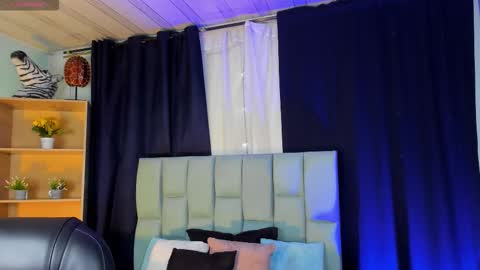 Snapshot of noah25_ chatting on October 31, 3:18 am Noah online show from October 31, 3:18 am