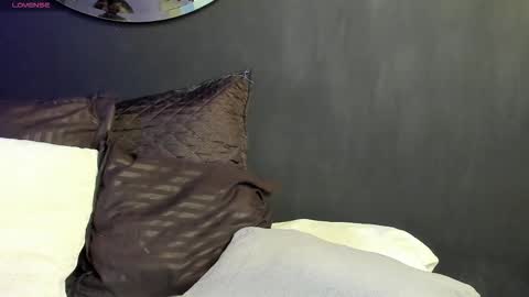 Snapshot of noah25_ chatting on November 10, 3:16 am Noah online show from November 10, 3:16 am