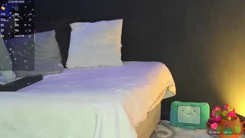 Snapshot of noah25_ chatting on December 14, 3:23 am Noah online show from December 14, 3:23 am