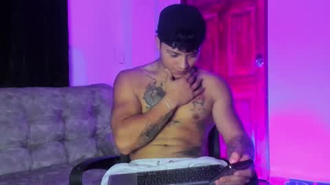 noah_223 online show from December 16, 4:28 am