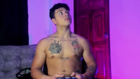 noah_223 online show from December 16, 11:21 pm