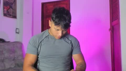 noah_223 online show from April 17, 4:04 am